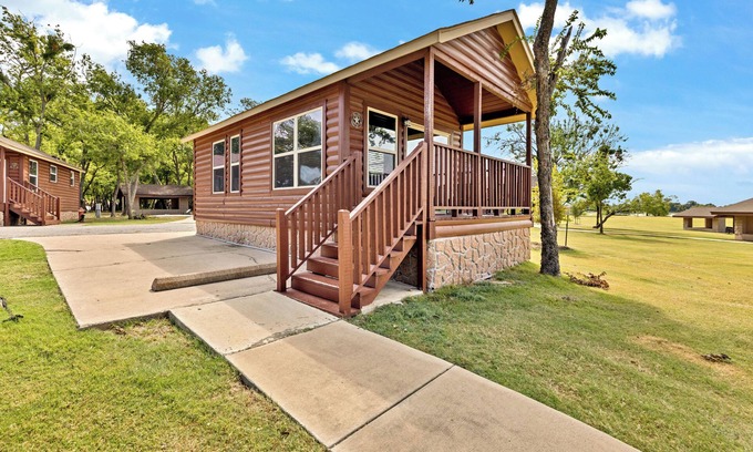 Frisco Cabin | Beautiful Lakeside Tiny House Cabin A