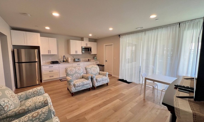 Federal Way House | Beautiful lakeside fully furnished 1 bed/1bath