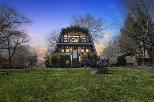 Rutledge House | Beautiful Lakeview Chateau with Stunning Views home