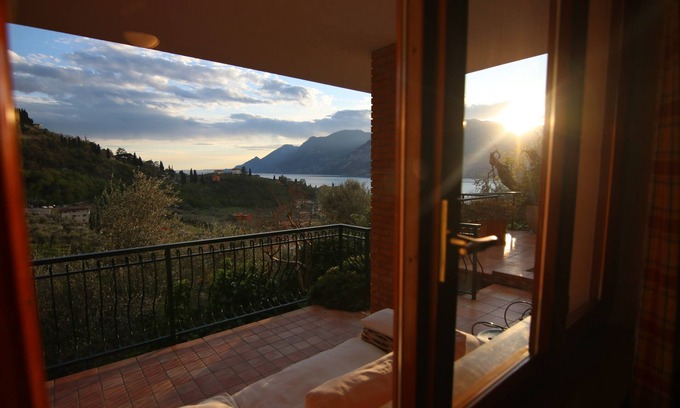 Malcesine Villa | Beautiful large apartment with large terrace fantastic sea view