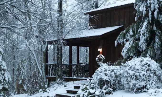 Welcome Cabin | Beautiful lodge on 15 acres of land with a river trail. 10 mins to Greenville.