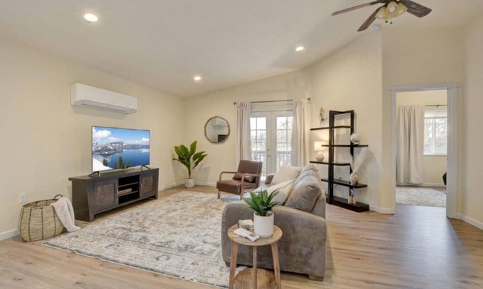 Medford House | Beautiful Loft Apartment w/Views in Medford, OR!