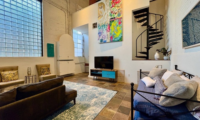 Southeast Pensacola Apartment | Beautiful Loft in Downtown Pensacola