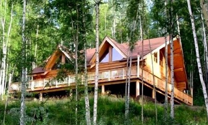 Fairbanks House | Beautiful Log Lodge with Spectacular Views