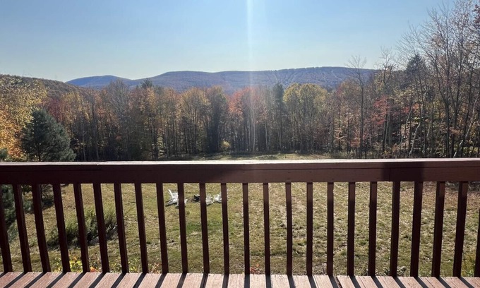 Pine Hill Cabin | Beautiful Log Ski Cabin w/Belleayre Mtn Views