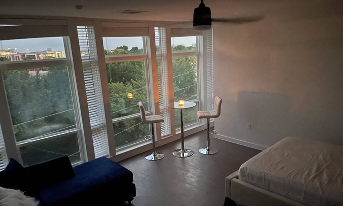 West Dallas Apartment | Beautiful Lux APT...