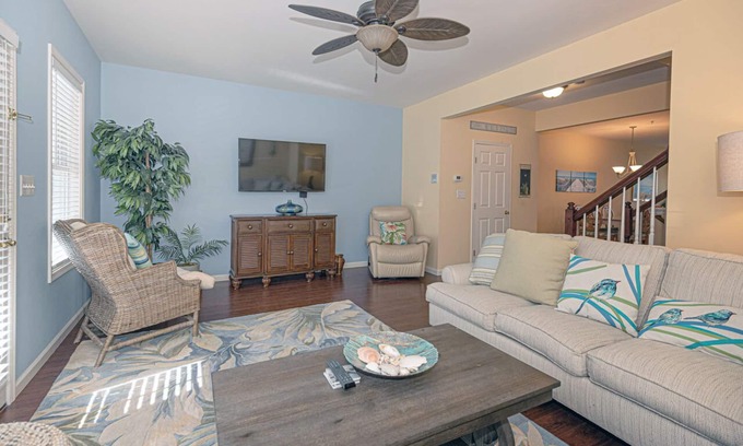 Sunset Island House | Beautiful Luxury 5 Bedroom Townhouse with Free WiFi In Gated Community On Bayside With Indoor/Outdoor Pools, Private Beaches, Restaurant, And Only Ten Minutes From Beach!