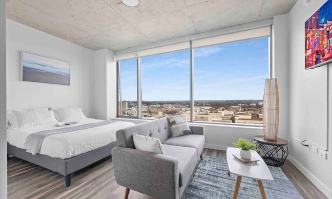 West End Apartment | Beautiful Luxury High Rise