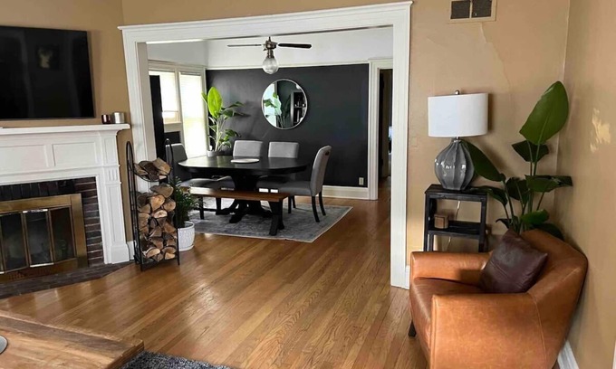 Shorewood House | Beautiful Luxury Suite B of Shorewood Home