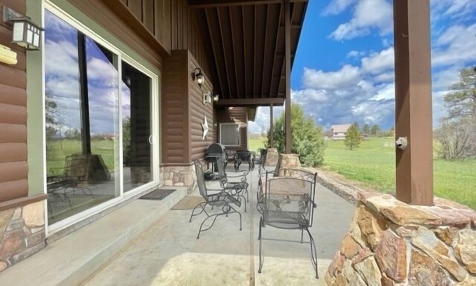 Timber Ridge Ranch House | Beautiful Luxury Home with Mountain Views. Close to Hot Springs and Wolf Creek Ski Area.