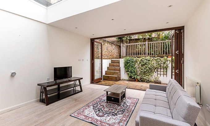 St. Pancras and Somers Town House | Beautiful modern 4BR house in Central London.