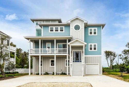 Corolla House | Beautiful Modern Beach House for Large Family Vacations with Incredible Views for an Unforgettable Coastal Getaway in Corolla, North Carolina