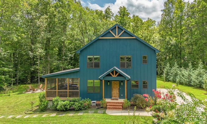 Cedar Grove House | Beautiful Modern Home Retreat with Private Lake on 15 acres