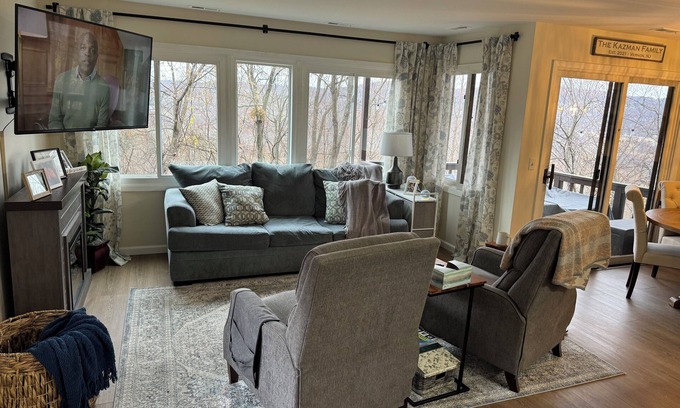 Vernon House | Beautiful mountain top townhouse with FUN Rec Room and easy access to skiing