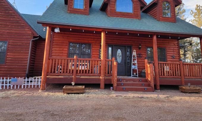 Florissant House | Beautiful Mountain home/Cabin with hottub, minutes from amenities