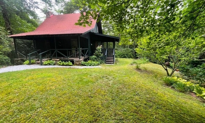 Cullowhee House | Beautiful Mountain Retreat. Get Off The Grid In Luxury!