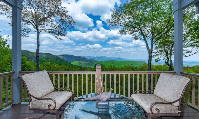 Lake Toxaway House | Beautiful Mountain home in Lake Toxaway Estates
