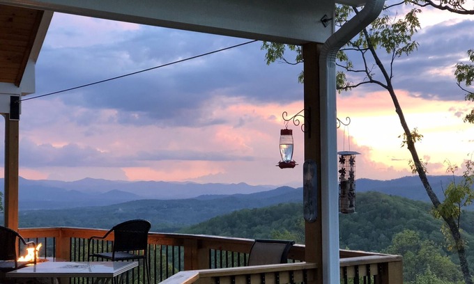 Swannanoa House | Beautiful Mountain Views with 2 Master Suites on 5 Acres