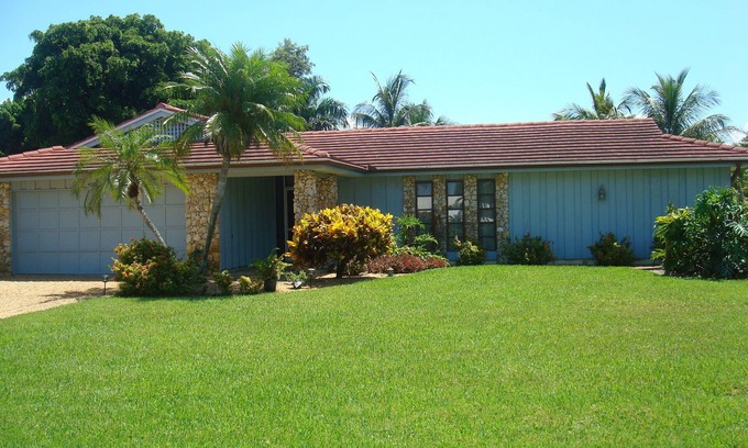 Park Shore House | Beautiful Naples home, walk to private beach!
