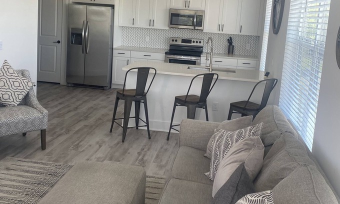 Rock Hill Apartment | Beautiful natural sunlight spacious 3bedroom apartment in the heart of Rock hill