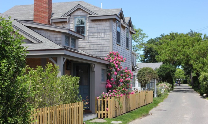 Siasconset House | Beautiful new construction right in the heart of historic Sconset