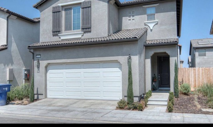 Raisin House | Beautiful new home in a safe quiet Neighborhood