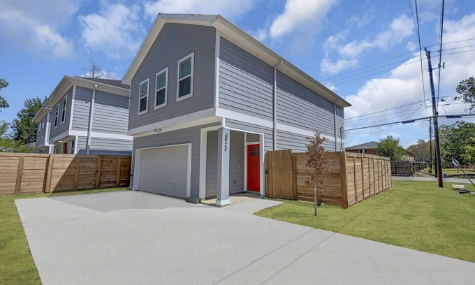 Southeast Houston House | Beautiful new home very close to a lot of restaurants and shops. Ni