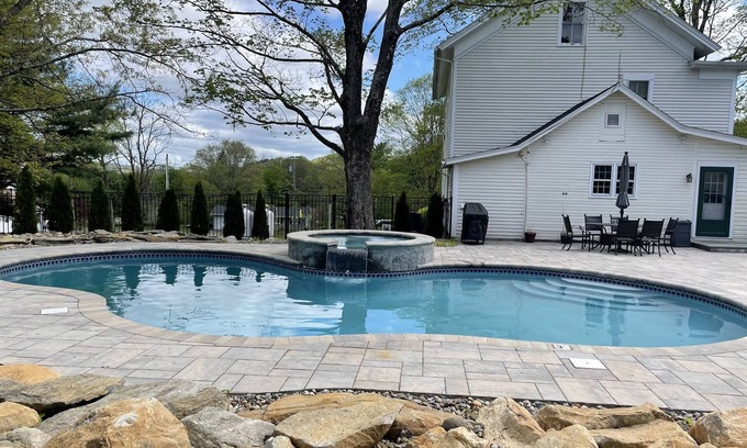 New Milford House | Beautiful New Milford home(1/4mile to Candlewood Lake & Marina+big private pool)