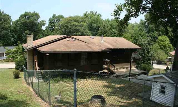 Osage House | BEAUTIFUL NEW ROOF, GREAT FAMILY NEIGHBORHOOD, SCHOOLS,