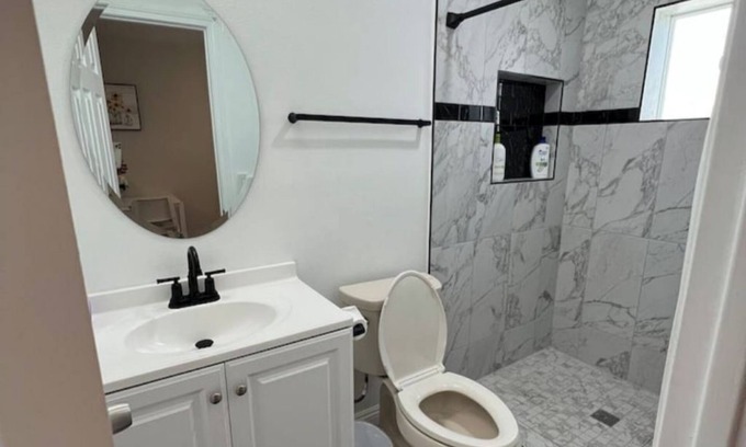 Mayflower Village House | Beautiful New Studio In Arcadia With Kitchen-C