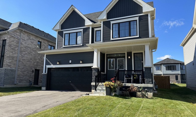 Thorold House | Beautiful newly built house, 10 mins drive away from Niagara Falls &outlet mall
