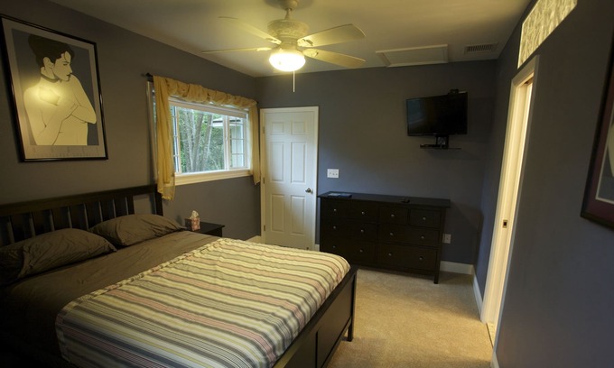 Eustis House | Beautiful newly refurbished 3/2 with new everything! Hilltop view!!