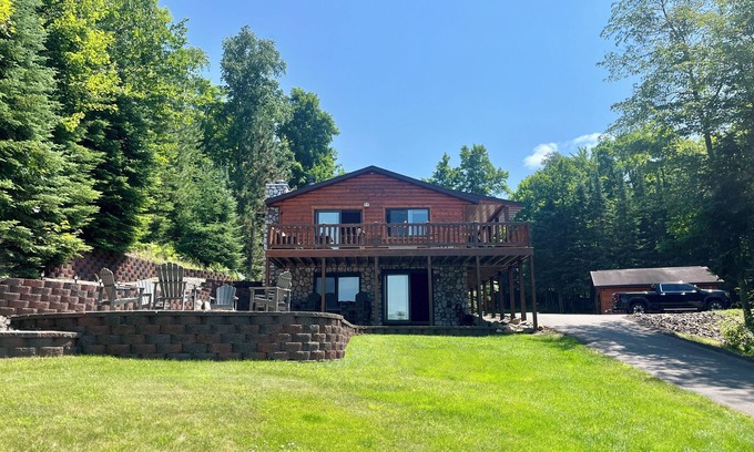 Marenisco House | Beautiful, newly renovated log lakefront home, 3BD, 2 BA, high speed WiFi