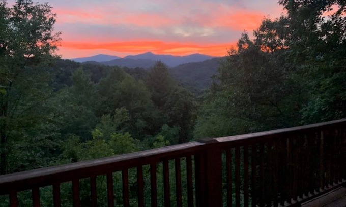 Bryson City Cabin | Beautiful North Carolina Mountain View Cabin near White water rafting NOC