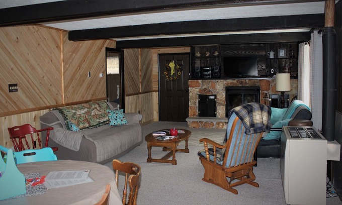 Athelstane Cabin | Beautiful Northwoods Getaway!! ATV/snowmobile trails, Minutes to High Falls!!