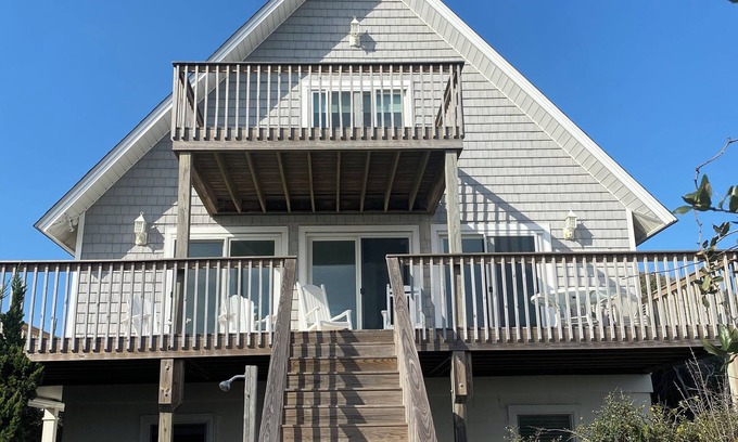 Pine Knoll Shores House | Beautiful Oceanfront Beach house