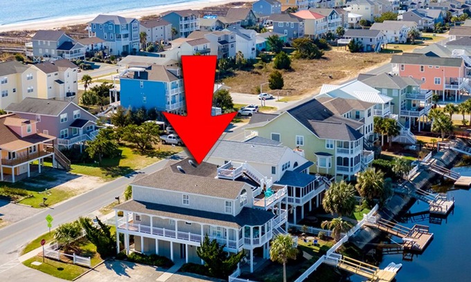 Ocean Isle Beach House | BEAUTIFUL OCEAN ISLE BEACH 7 BEDROOM CANAL HOME