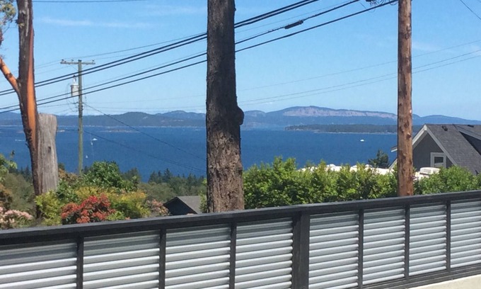 Sidney House | Beautiful Ocean Views 3 Bdr House