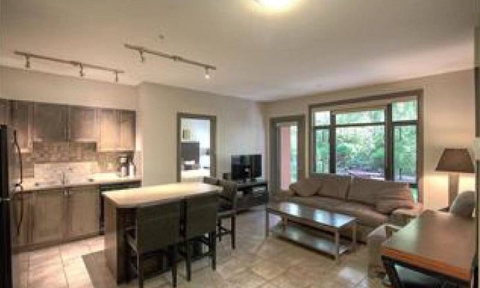South Pandosy Condo | Beautiful Okanagan - Main Floor 2 Bdrm/2 bath - Playa Del Sol SEEKING LONG STAY