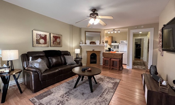 Syracuse Apartment | Beautiful One Bedroom Syracuse Flat - Kept to Perfection!