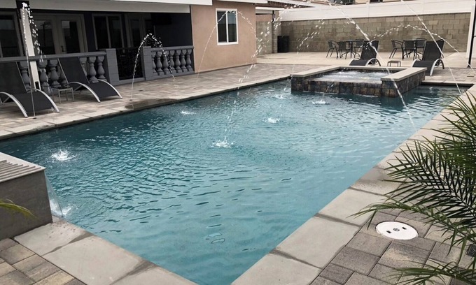 North Hollywood House | Beautiful One of a kind Home with Pool & Jacuzzi!