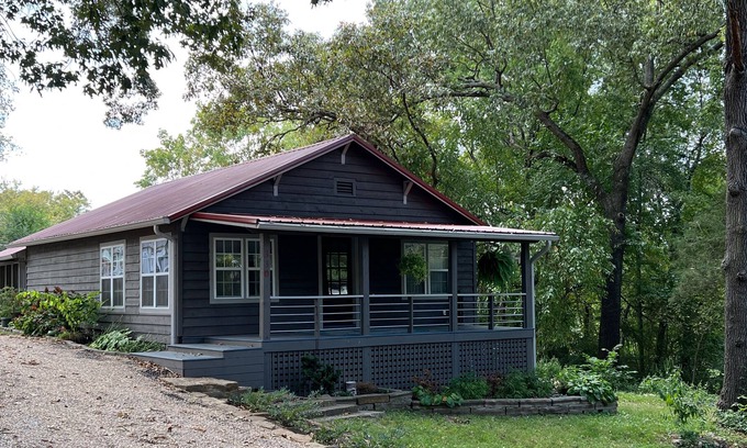 Cotter House | Beautiful Ozark bungalow within walking distance to the White River.