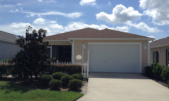 Charlotte House | Beautiful Patio Villa w/GOLF CART Close to Brownwood Paddock Square