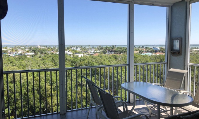 South Island Condo | Beautiful Penthouse Condo 2BR/2BA with Wi-Fi