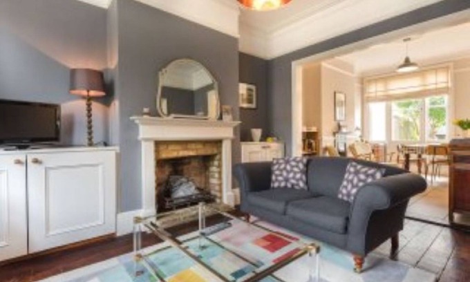 Northfield House | Beautiful period house in Ealing minutes from Northfields tube