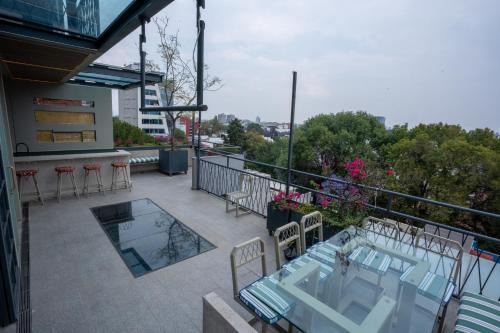 Del Valle Apartment | Beautiful PH with Private Jacuzzi