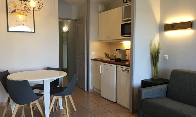Pont Royal Apartment | Beautiful Pierre et Vacances Apartment, Domaine de Pont-Royal, swimming pool