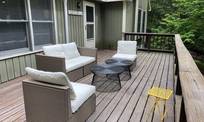 Cooperstown House | Beautiful Pines Tucked in the trees, minutes to Cooperstown & Dreams Park
