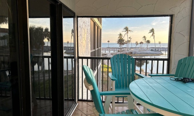 Sanibel Condo | Beautiful Pointe Santo. Pool and Spa are now OPEN. Welcome back to Sanibel.
