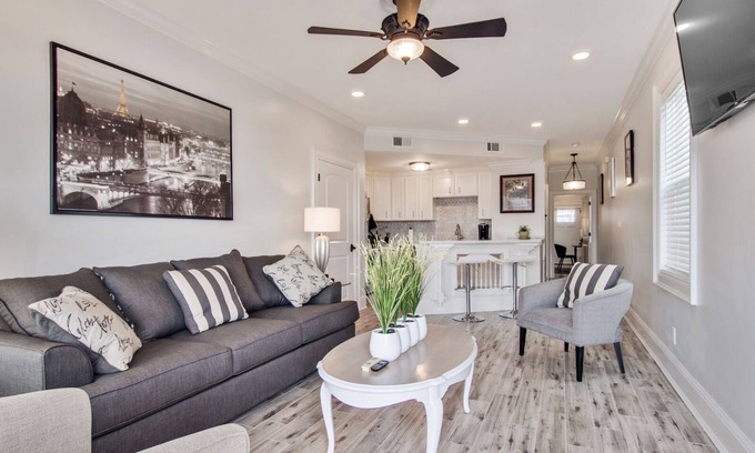 Bywater House | Beautiful Poland Maison for Two at 1708